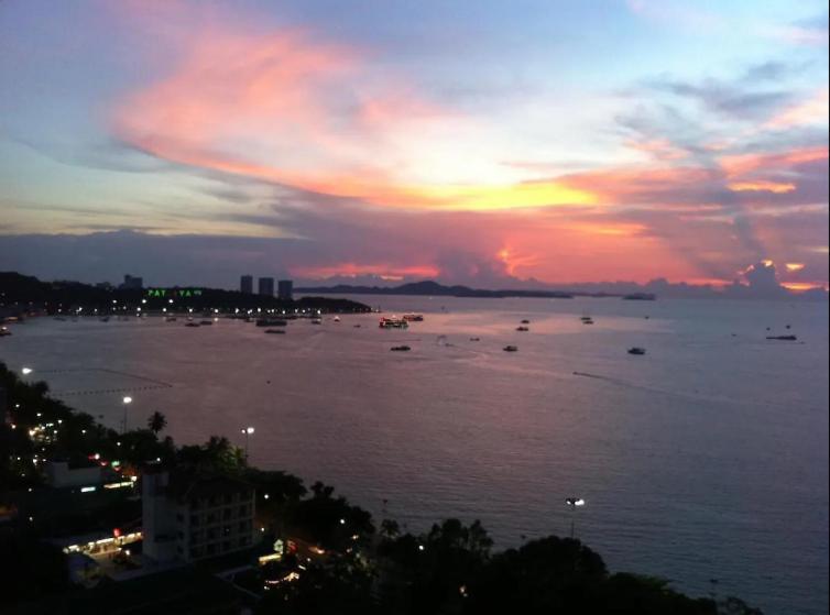 Central Pattaya - Sea View Large Balcony Condo With Infinity Pool Exterior foto